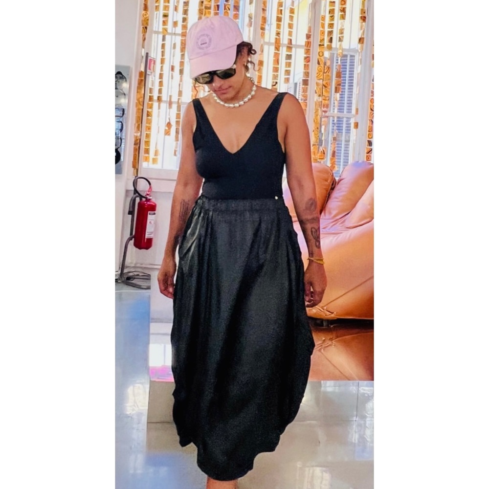 NELLY • Black High-Waisted Midi Skirt, M